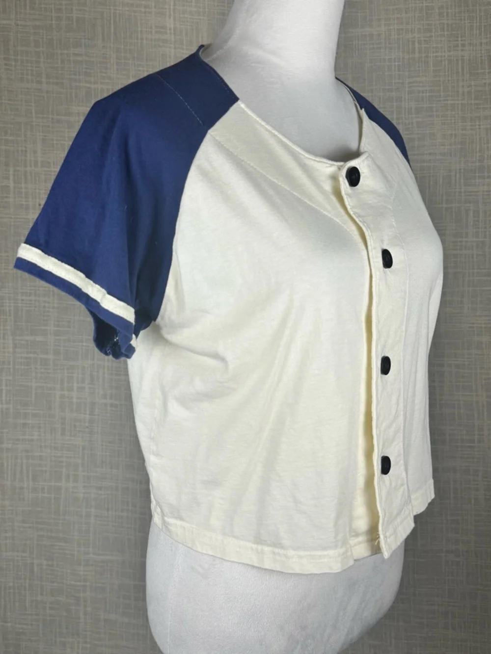 Yale Cropped Baseball Tee M Ivy League Preppy Varsity Graphic Top - Picture 9 of 10